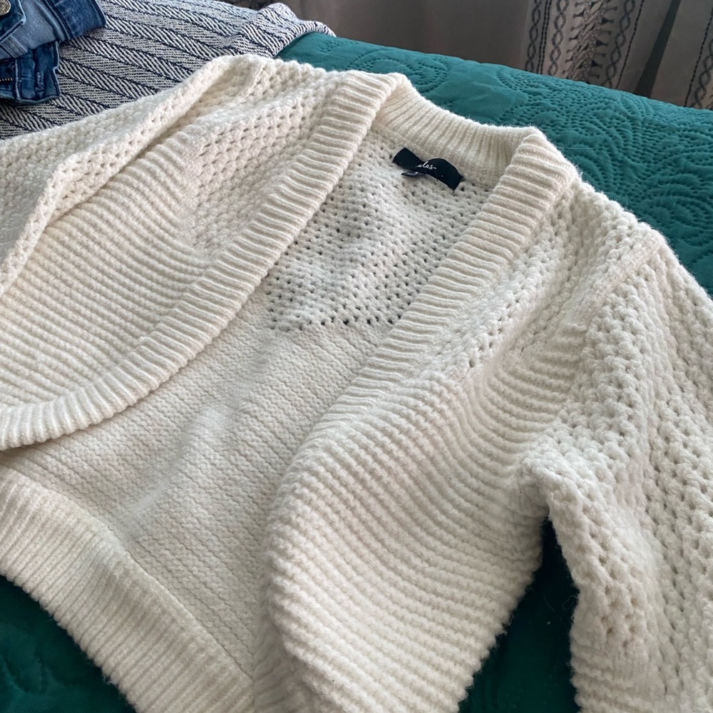 Lulus shrug